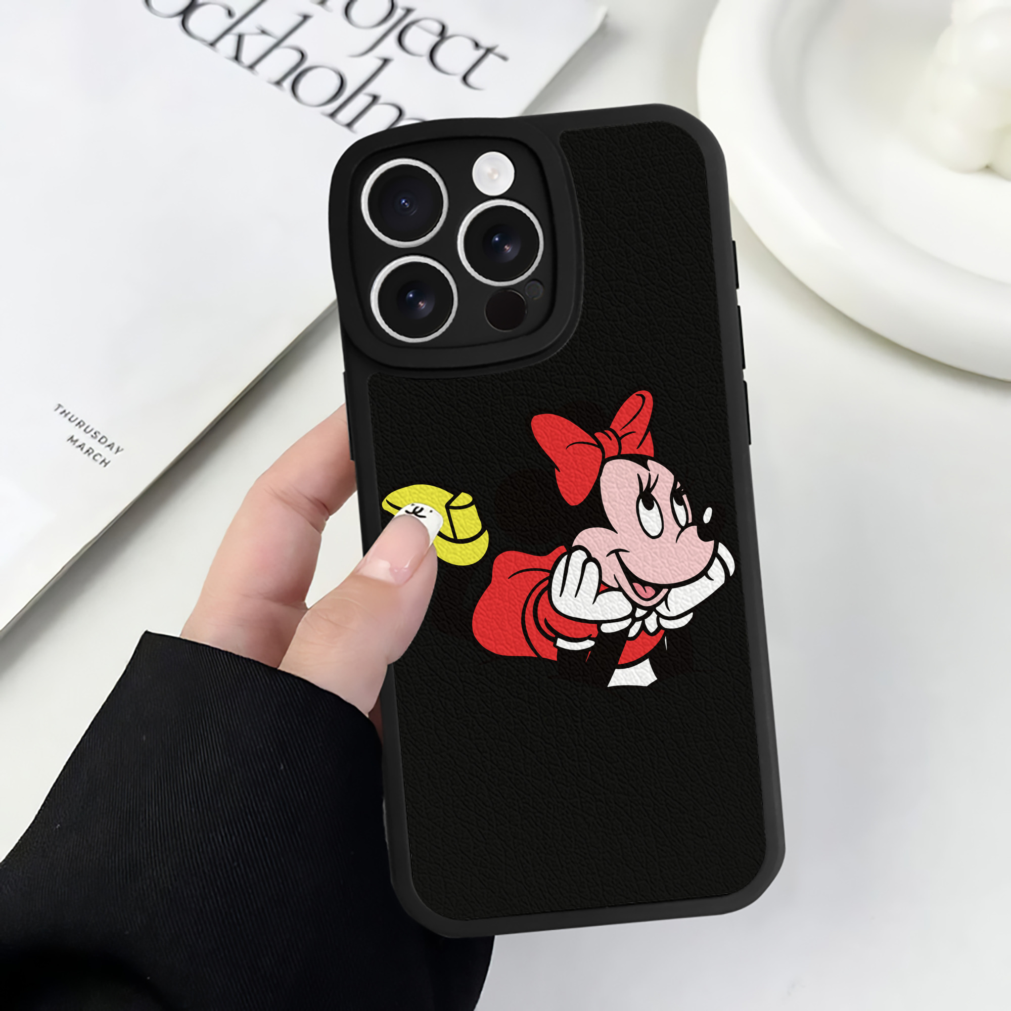 （画像用） ミッキーマウス Mickey Mouse 【iPhone 16シリーズ対応】シリコンスマホケース（レザー調） 材質：シリコン